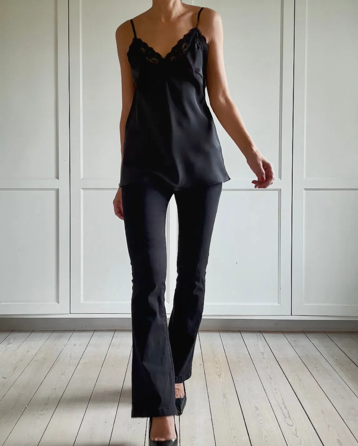 LACE STRAP TOP - BLACK